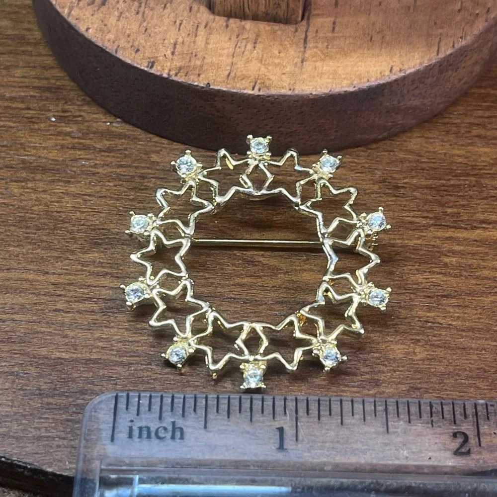 Vtg Gold Tone Star Wreath Rhinestone Circle Brooch Celestial Pin 1.5